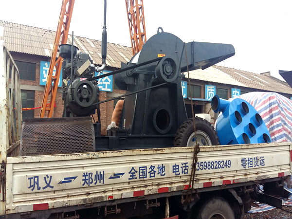 發(fā)往貴州的整套移動式鋸末機(jī)