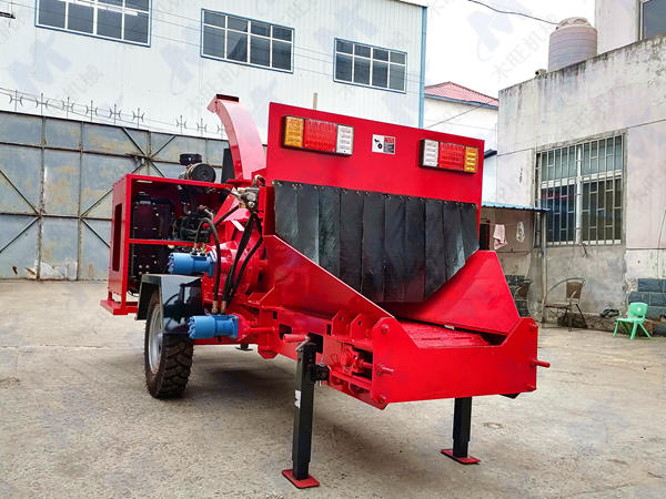 大型樹(shù)枝粉碎機(jī)