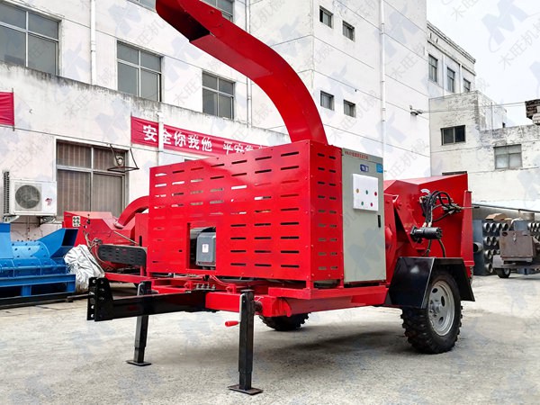 大型樹(shù)枝粉碎機(jī)